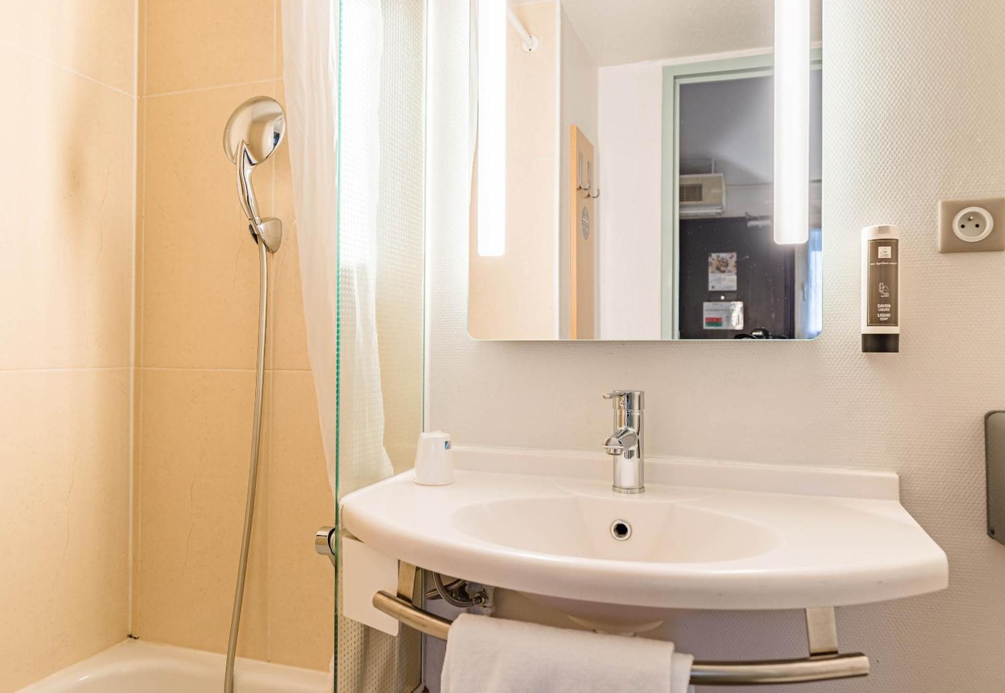 B&B Hotel Tours Nord 1 Val De Loire Exteriör bild